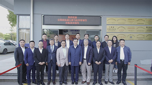 十二届全国政协副主席马培华一行人与不朽情缘mg官网领导合影